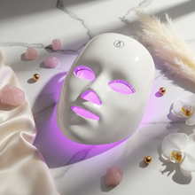 Cargar imagen en el visor de la galería, Máscara LED con luz lila - Aesthetic
