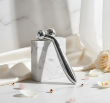 Cargar imagen en el visor de la galería, Masajeador Facial 3D - Apoyado en caja de mármol
