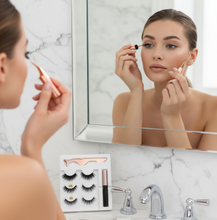 Cargar imagen en el visor de la galería, Mujer en espejo poniéndose pestañas - Muy realista
